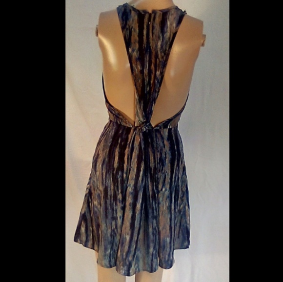 ecoté Sleeveless Dress - Picture 3 of 5